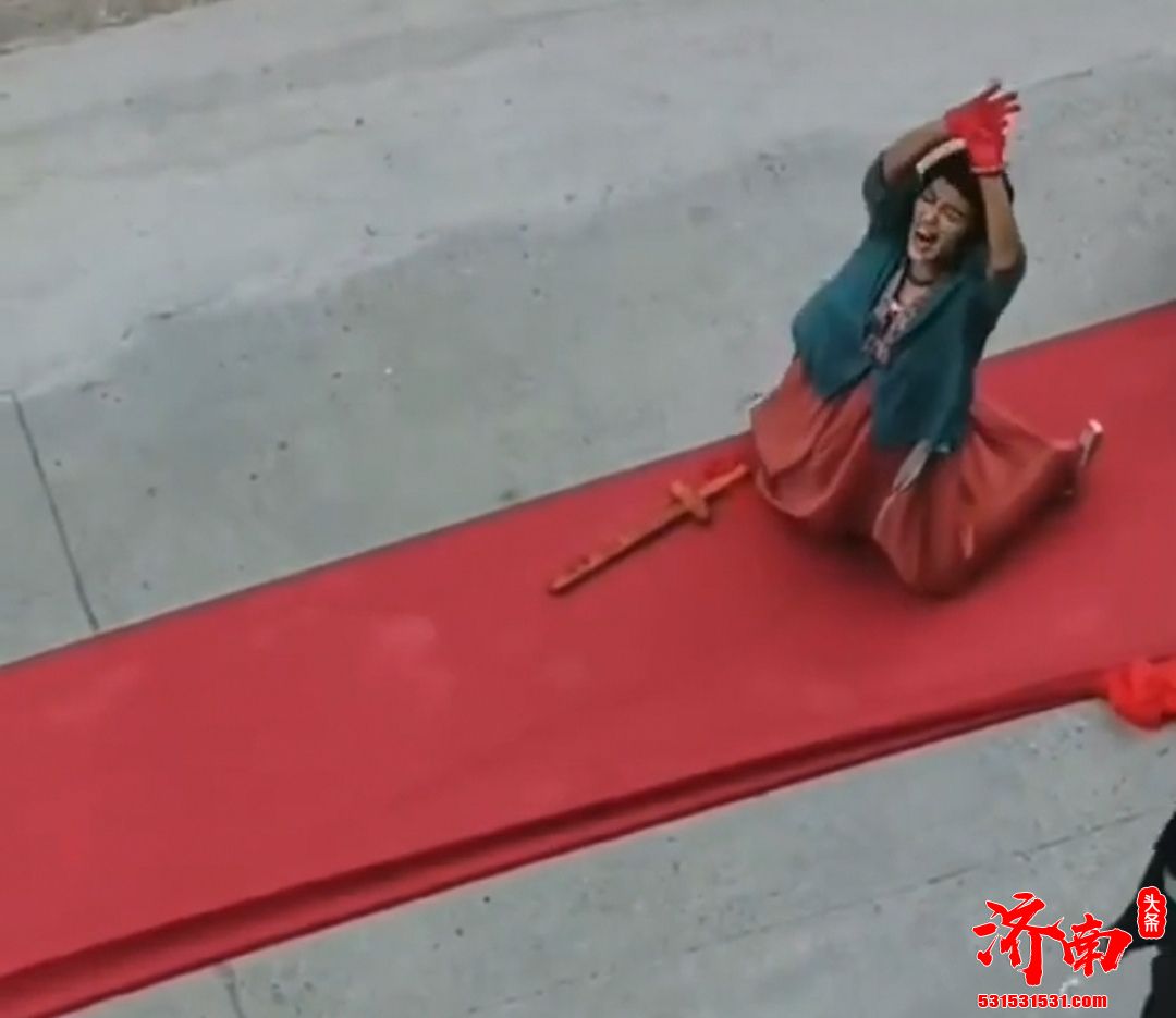 科学抗议!济南张马屯某小区请神婆做法抗疫, 愚昧至极!