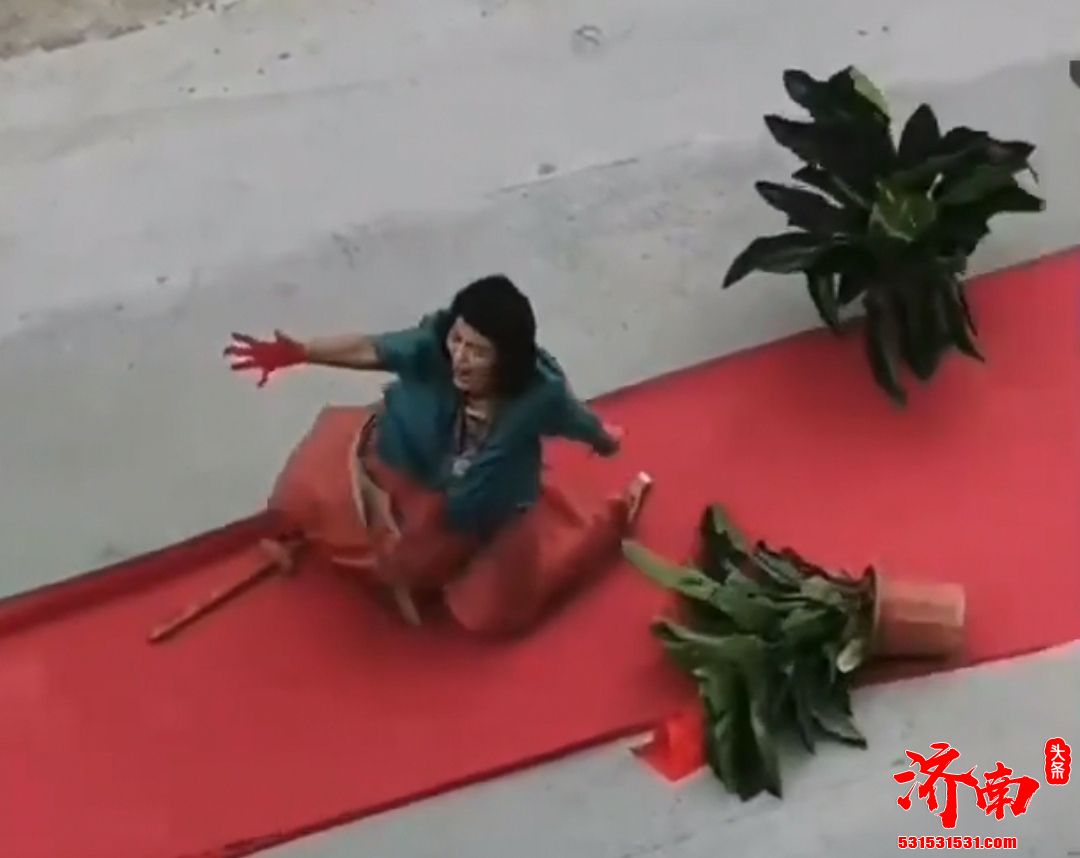 科学抗议!济南张马屯某小区请神婆做法抗疫, 愚昧至极!