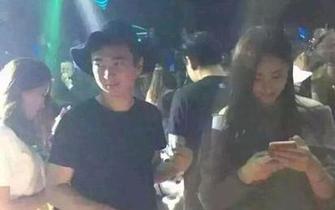 王思聪在夜店获八女围绕 他却只和长腿美女热聊