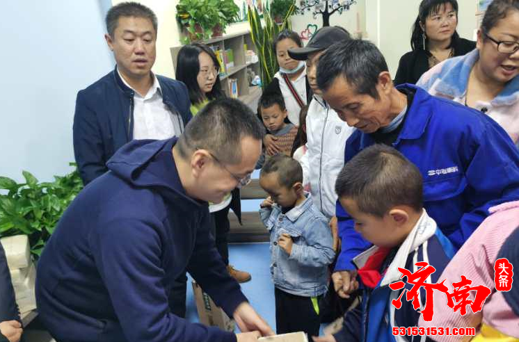 济南青年考察团赶赴湘西扶贫协作 将爱心款物集中交付湘西