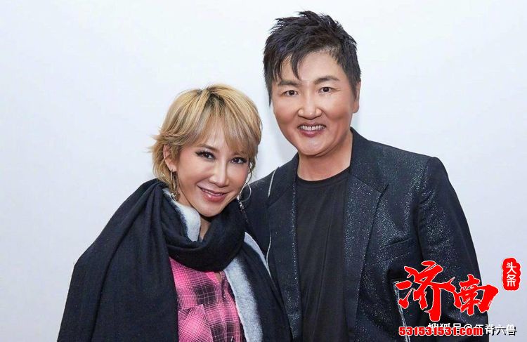 51岁孙楠近照曝光久违与李玟合影 却被指神态僵硬像个蜡像