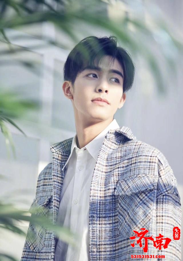 井柏然晒宋威龙送的纸巾 剧还没播两位主角就先营业了