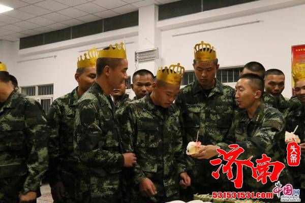 除了紧张的训练学习，周末闲暇时光新战士们是怎么度过的呢？