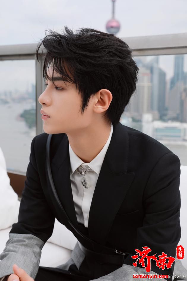 黄明昊代言品牌道歉 客服曾问网友买得起吗