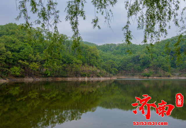 济南宝藏景区，距泰山8公里，称号“齐鲁明珠”