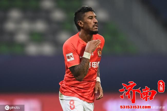 保利尼奥带伤出战 吃止痛出场踢比赛 铁人被搞垮了