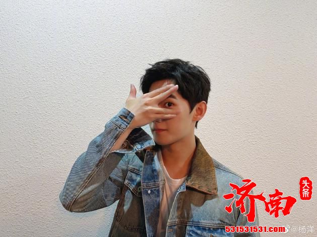 终于赶上玩梗!杨洋模仿五阿哥让我看看表情包