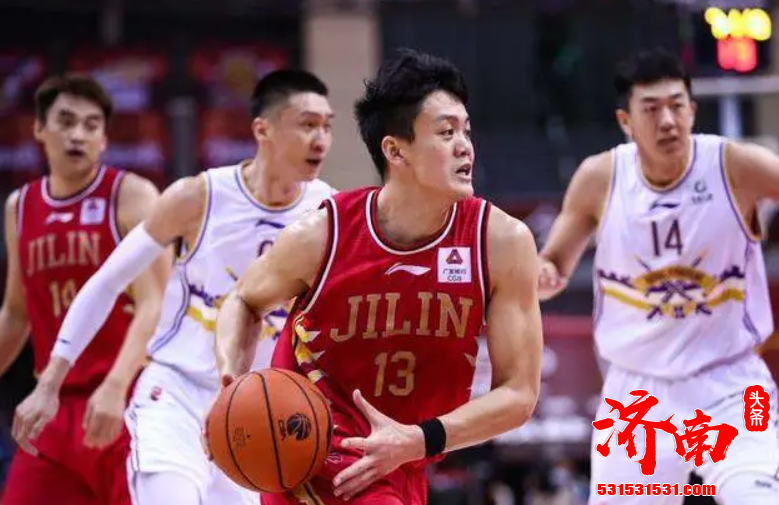 姜宇星已经是国内锋线最好的球员之一 本赛季场均20分 他的进步速度非常明显