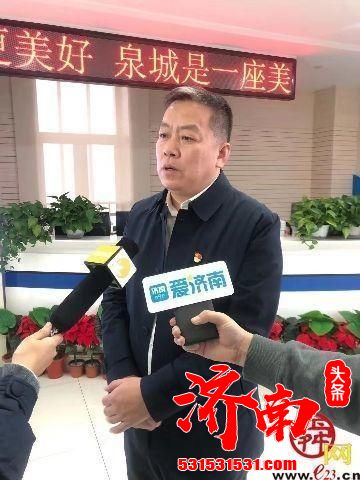 济南市中区区长带队负责同志接听12345市民服务热线