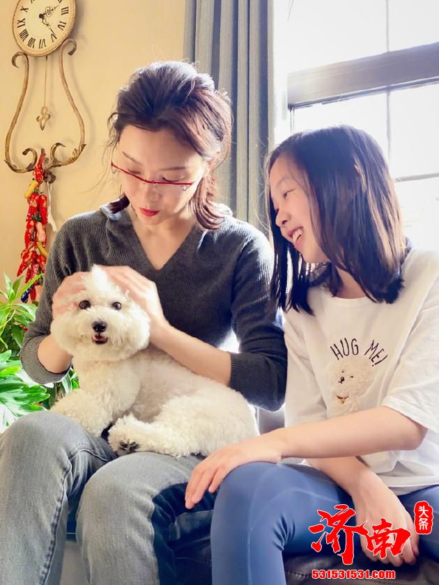 陈数为女儿庆生 糖糖侧脸精致继承妈妈好基因