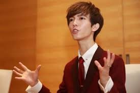 郭敬明翻牌回复邓伦粉丝：别因为我而不喜欢邓伦