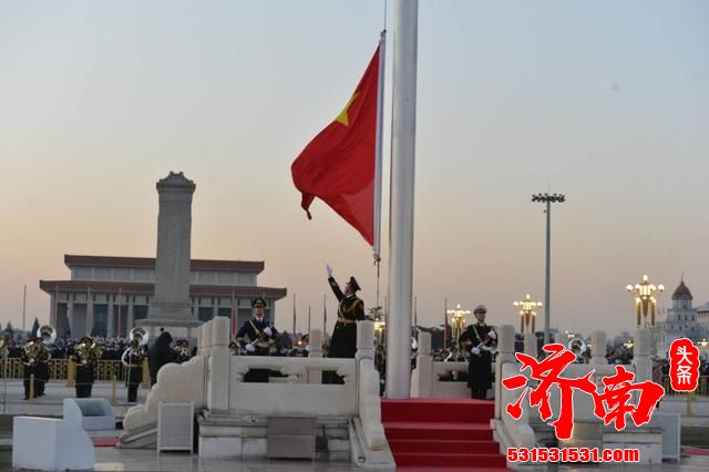 2021年新年快乐！1.5万市民在天安门广场迎接新的一年