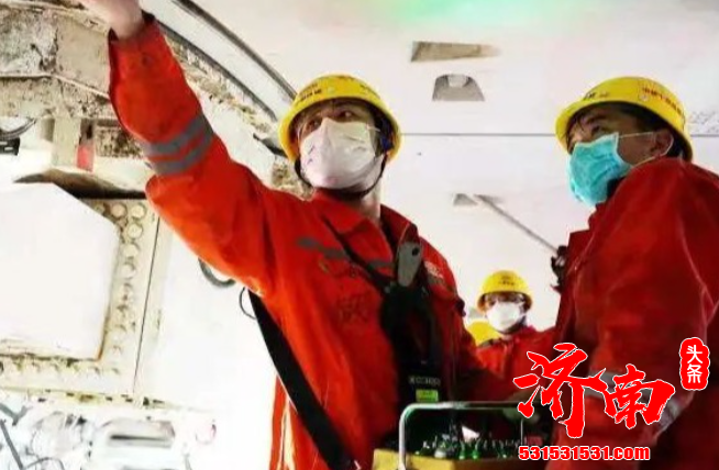 黄河号盾构机巨大刀盘破土而出 这意味着万里黄河第一隧济南黄河隧道工程全线贯通