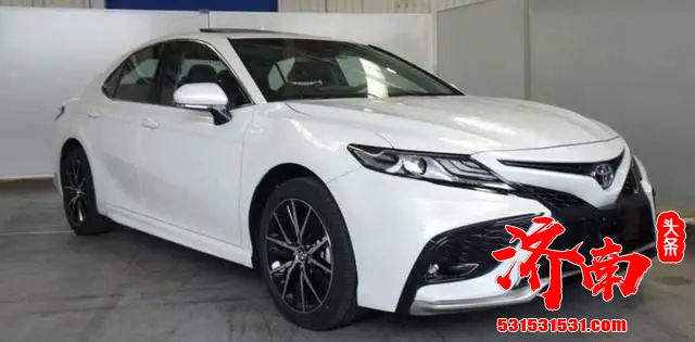 新款凯美瑞实车曝光 两种前脸风格可选 四出排气+悬浮式中控大屏