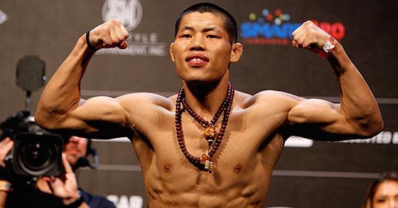 昨晚：李景亮VS方在擂台差点打起来