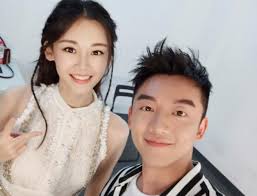 郑恺节目中大秀恩爱 透露对妻子爱称并实时联系