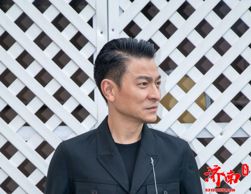 香港第五大音乐颁奖礼——《Chill Club推介榜年度推介》其中，天王刘德华被提名“年度男歌手”