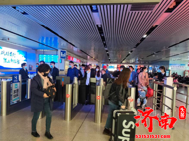 济南首个！立体停车场安家商业综合体楼顶，车辆乘坐电梯自动停放