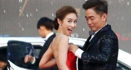 吴宗宪当众亲吻31岁女儿！女方身体闪躲一脸假笑，多次直言不要  