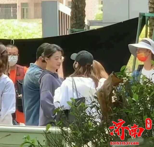 黄渤和梅婷剧组开通微博，发致歉信道歉