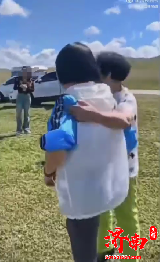 游客将车停在草原上 牧民劝离反被辱骂 当地林草局已介入需进一步调查和评估结果