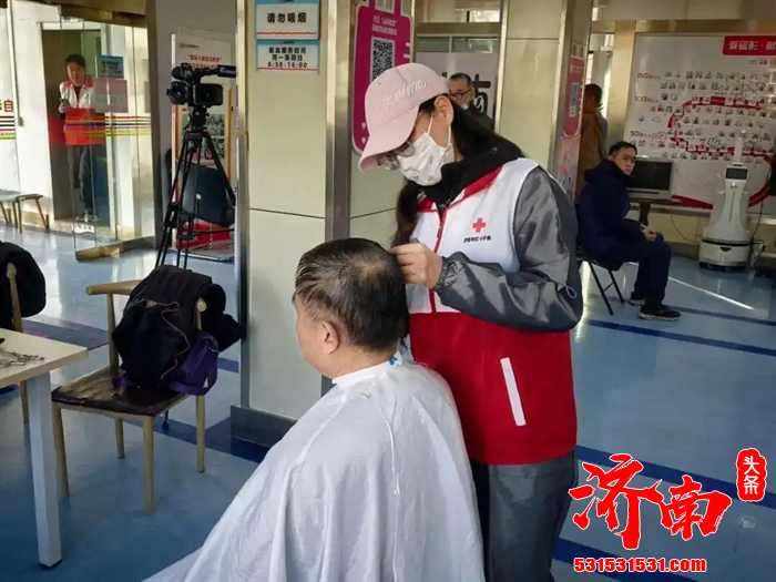 济南市红十字造血干细胞捐献者服务队携手山东省血液中心举办“热血传递温暖 爱心续航生命”新年献血活动