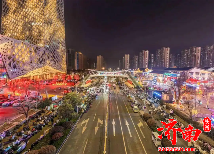 济南市槐荫区兴福寺路连接印象济南·泉世界与弘阳广场的人行过街天桥如期投入使用